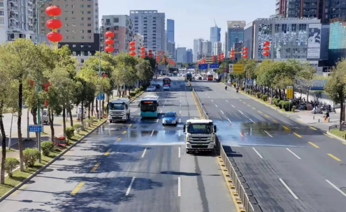 虎虎生威迎新春丨jiuyou.com九游环境环卫作业扮靓城市佳节新容颜